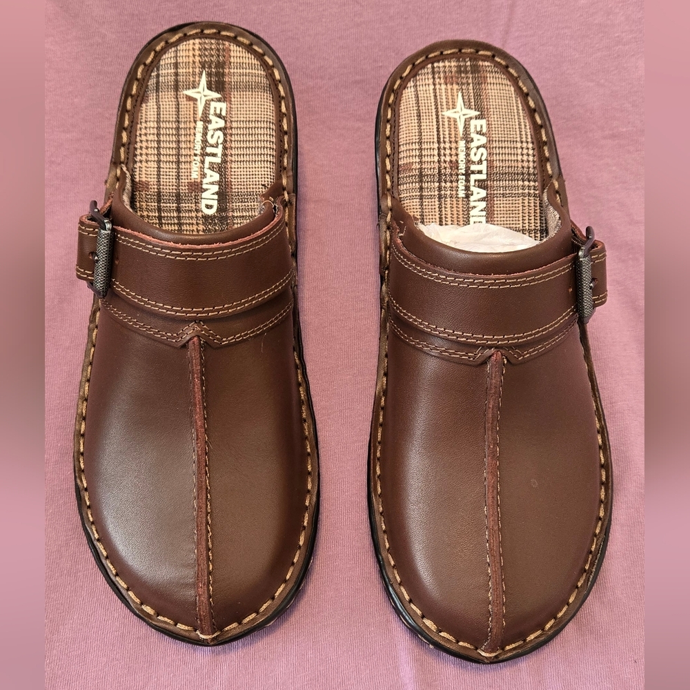 Eastland Women's Mae Clogs